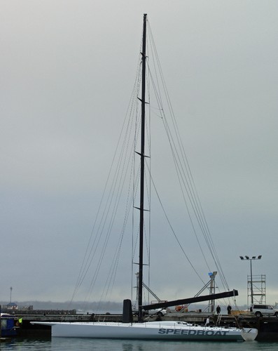 The 44.3 metre high deck-stepped mast was designed and built by Southern Spars. It is the tallest and most powerful maxi rig produced by the Southern Spars yet © Richard Gladwell www.photosport.co.nz