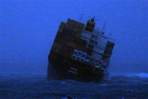 12 Oct 2011:  Stern - MV RENA grounded on Astrolabe Reef, Tauranga. © New Zealand Defence Force
