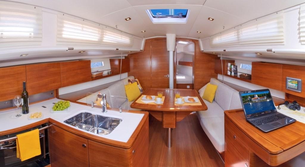 Salona 38 interior ©  SW