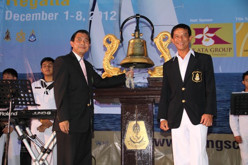 Maitree Inthusud, Phuket Governor; Vice Admiral Tarathon Kajitsuwan, Commander in Chief, Third Area Naval Command, YRAT representative © Guy Nowell