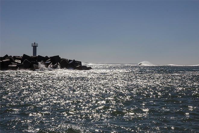The Southport Bar at the Gold Coast Seaway commands your attention - timing is everything. Choose your weather... ©  John Curnow