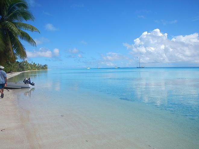 Beach at Hirifa © Andrew and Clare Payne