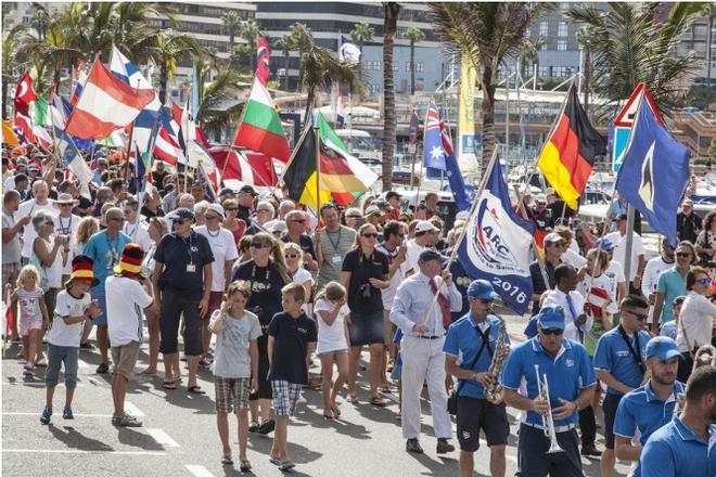 Parade around the marina. © WCC / Clare Pengelly