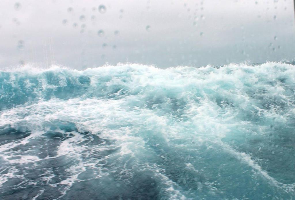 The last sight of an untethered sailor caught out by the sea. © Vendee Globe http://www.vendeeglobe.org