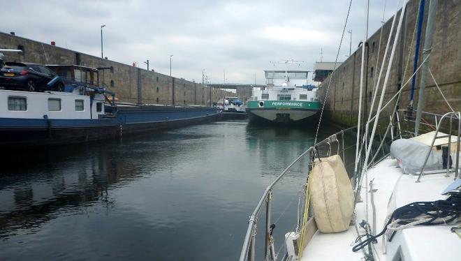 Smaller ships in the lock with Taipan © SV Taipan