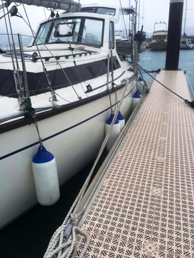 Bluewater 400 'Leyla' survives Cyclone Debbie © Wayne and Heather Reed