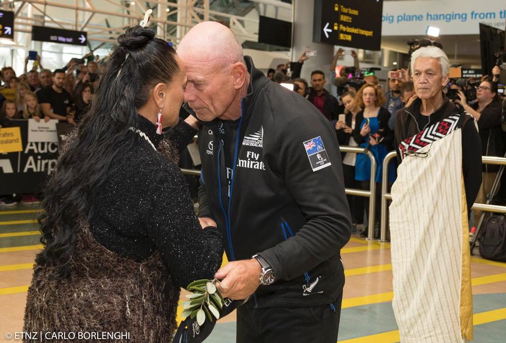 Emirates Team New Zealand arrives at Auckland Airport © ETNZ/Carlo Borlenghi