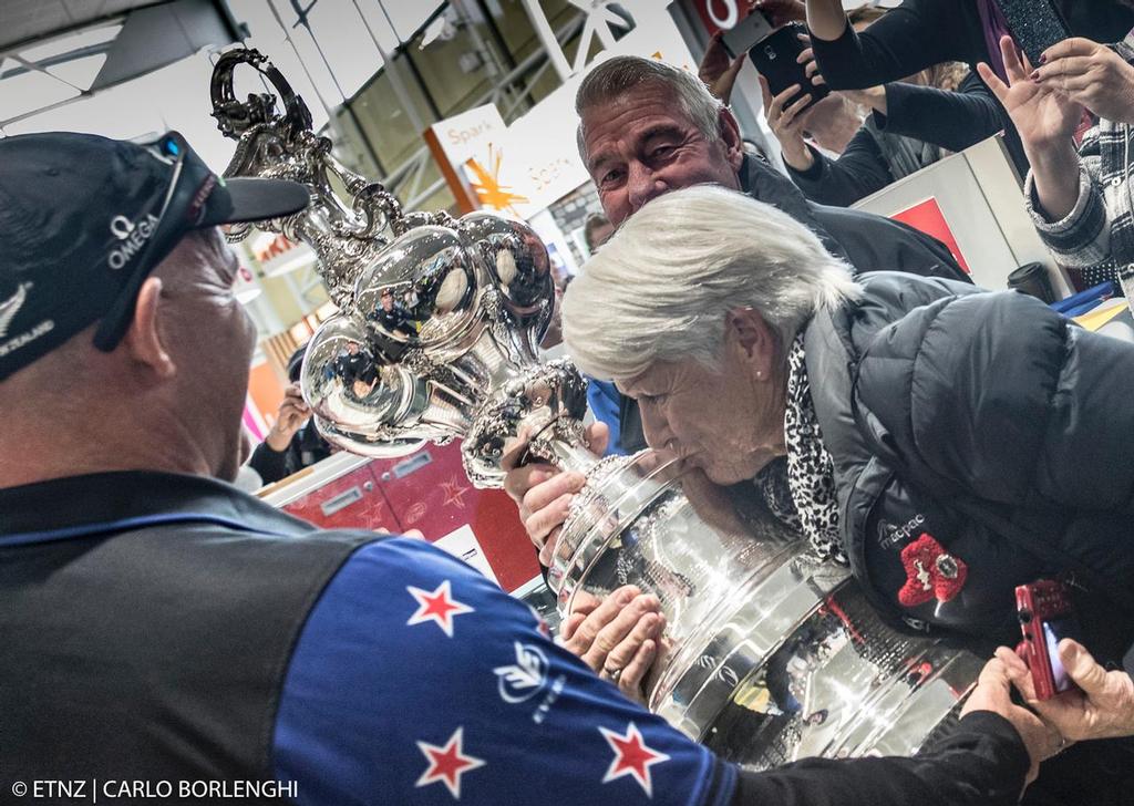 Emirates Team New Zealand arrives at Auckland airport © ETNZ/Carlo Borlenghi