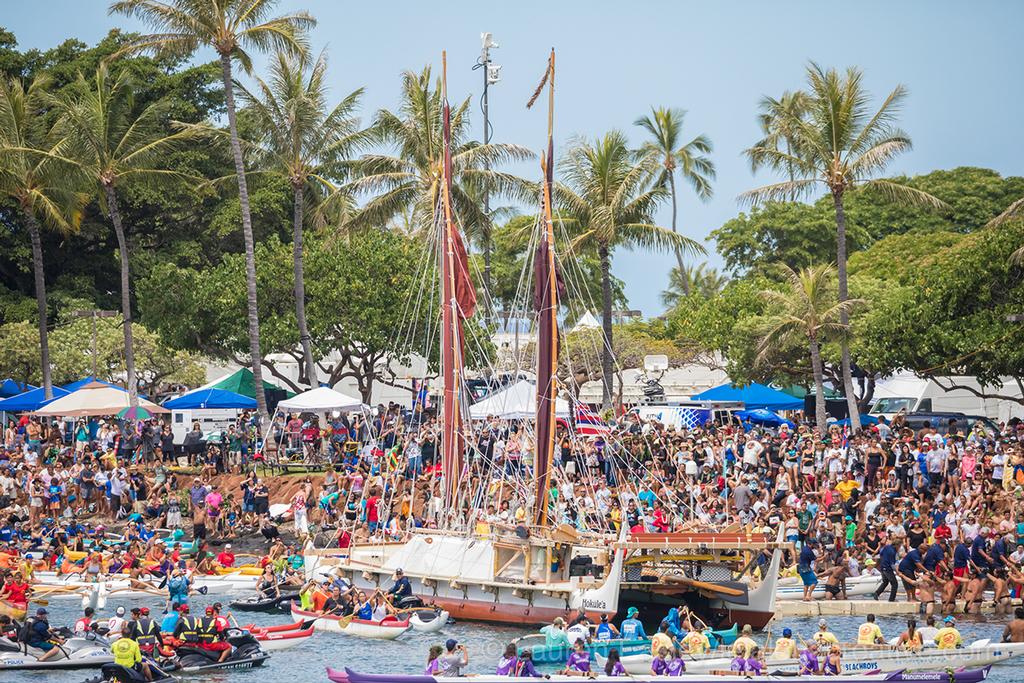 Hawaiian sailing canoe Hokule'a arrival © Lauren Easley http://leialohacreative.com