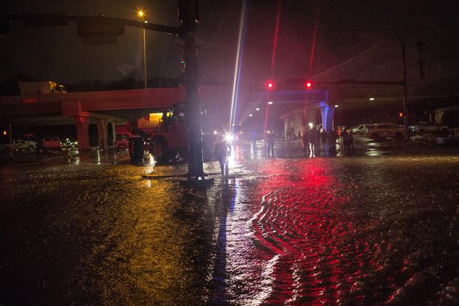 A staging area for a volunteer rescue operation on Tidwell Road near a flooded neighborhood on the outskirts of Houston.  © Tamir Kalifa for The New York Times