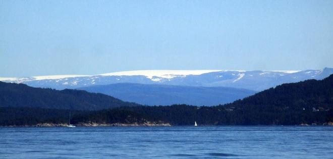 Folga Glacier in the distance © SV Taipan