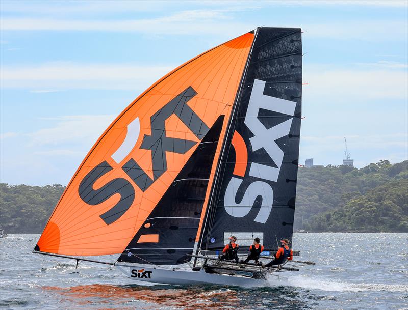Sixt on the middle run in a NE wind - photo © SailMedia