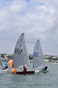 Chris Nunn takes the lead during race 3 ahead of Richard Knight 3909 during the Leigh-on-Sea Solo Open © Angie Smith