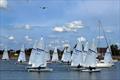 Competitive racing at the Up River Streaker Open © Helen Rees