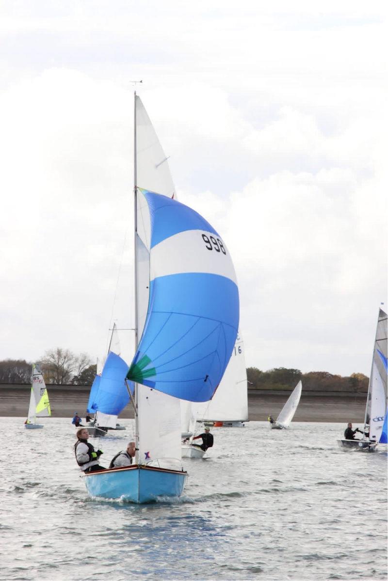 Craftinsure UK Wayfarer National Circuit Finale at Bough Beech - Colin and Lexie Goodman avoiding traffic downwind - photo © Sarah Seddon