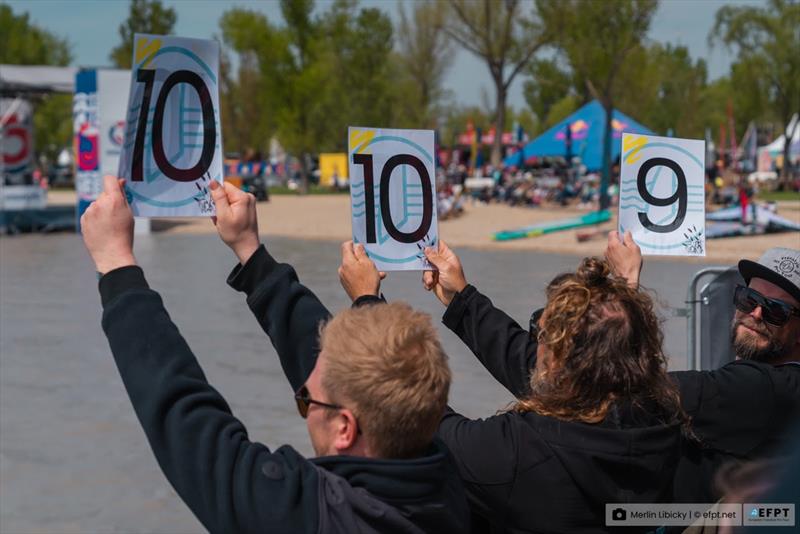With this format not officially counting towards the Tow-In rankings, judges decided to go old-school and hold up their scores! - photo © Merlin Libicky / efpt.net