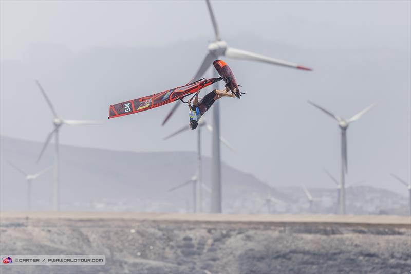 Köster turns on the style with a classic arched backloop on day 2 of the Gran Canaria Gloria Windsurf World Cup - photo © John Carter